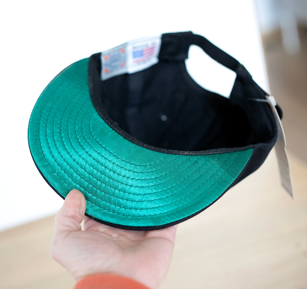 GLOW-IN-THE-DARK SIOSI HAT