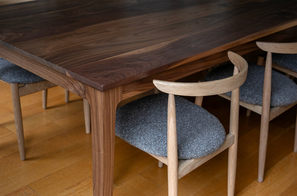 STAPLE TABLE